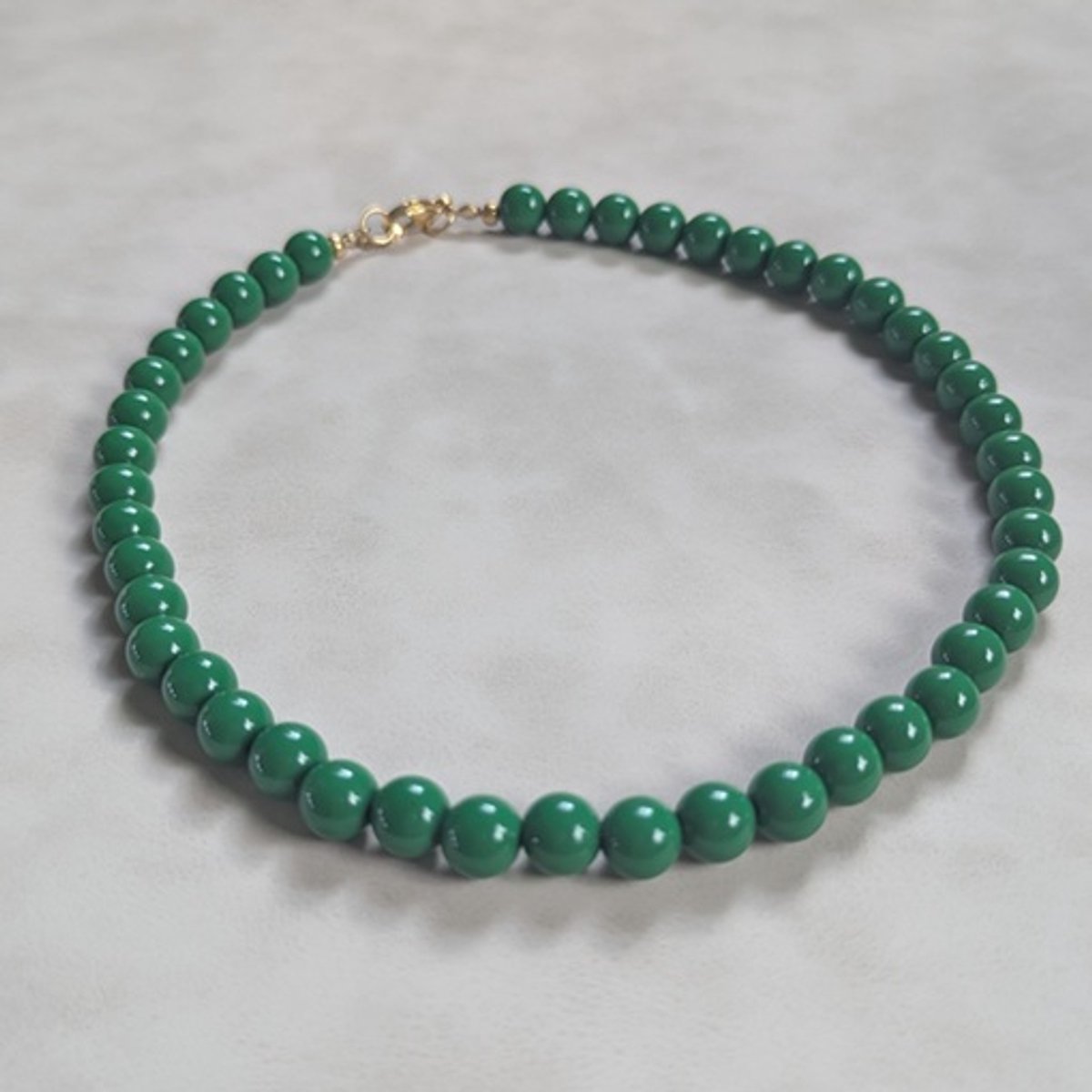 SWAN - halsketting - kralenketting - statement ketting - necklace - Milaan - kleine kralen - acryl - 10mm - donkergroen - groen