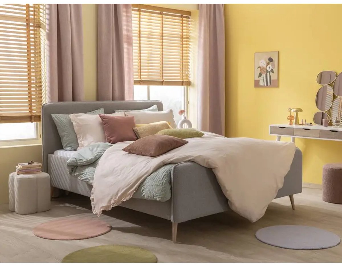 Bed Jill – Lichtgrijs tweepersoonsbed 160x200cm met bouclé bekleding