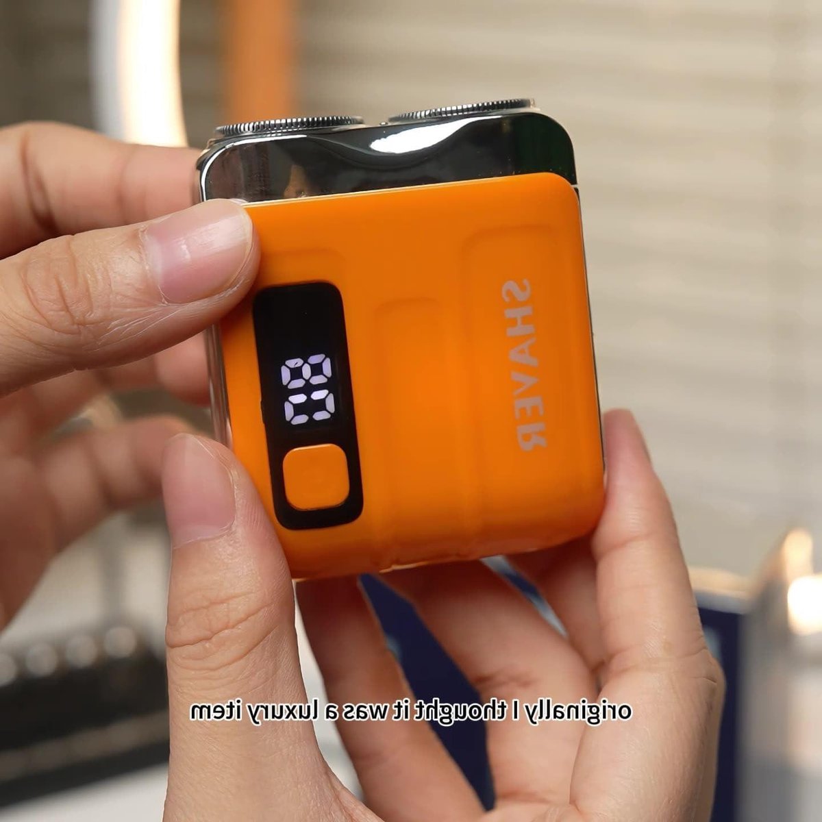 Elektrisch scheerapparaat - Verzorgingsapparaat heren - Glad scheren - Oplaadbaar draadloos - 300 gram - Oranje