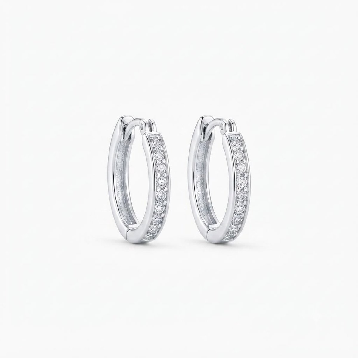 Oorringen Dames - Zilverkleurige Oorbellen met Steentjes - 20 mm