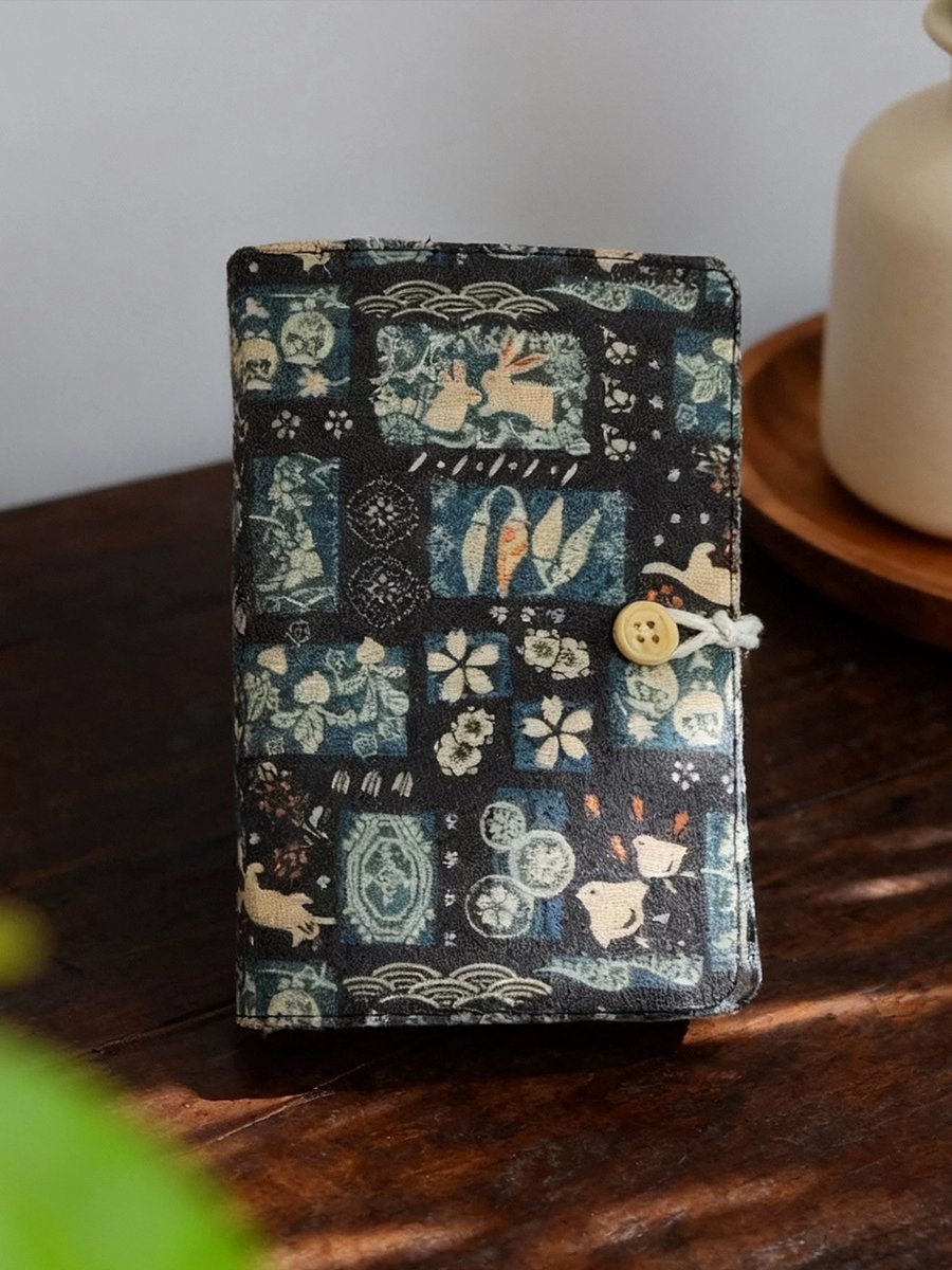 Notitieboek - Dagboek - Stoffen kaft - Geborduurde kaft - Decoratie met vintage schoolbordpatroon - Vervangbare handgeschreven binnenpagina's - 90 pagina's (blanco pagina's)