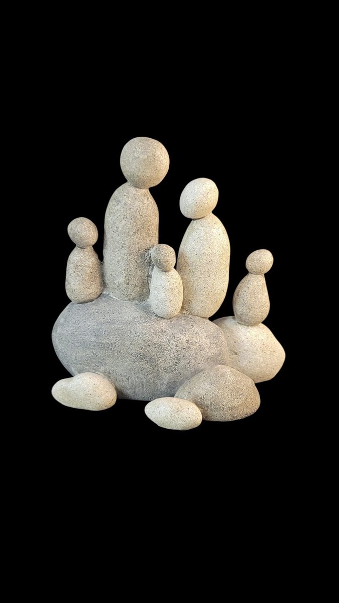 beeld kiezelstenen gezin met drie kinderen - famile beeld - 7x12x12 cm - grijs creme - resin beeld is onzijdig vader moeder - moeder moeder - vader vader