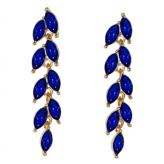 Boucles d'oreilles pendantes dorées avec longue guirlande de pierres bleues en forme de feuille.