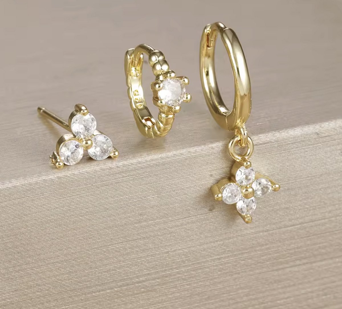 Oorbellen Set - 3 stuks - Kleur: Goud - Luxe Oorbellen - Incl. Cadeauverpakking - Oorhangers / Oorring / Oorknopjes - Hoge Kwaliteit RVS - Stainless Steel / Roestvrijstaal - Verkleurt Niet - Oorbellen Set - Oorbellen Vrouwen / Dames