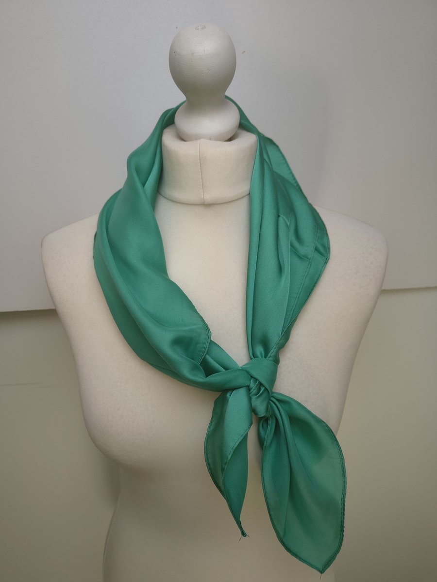 Vierkante dames sjaal Hildegard-effen licht amazon groen-uni-neksjaal-halssjaal-70x70