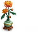 Chrysanthème LEGO avec deux fleurs orange, des feuilles vertes et un vase vert jade avec des accents dorés.