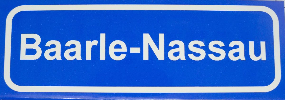 Souv© - koelkast magneet - plaatsnaam bord - kombord - souvenir - koelkastmagneetje - relatiegeschenk Baarle-Nassau