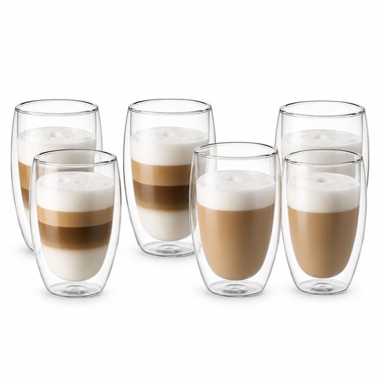 Set de 6 verres double paroi, remplis de latte macchiato avec des couches de mousse et de café.