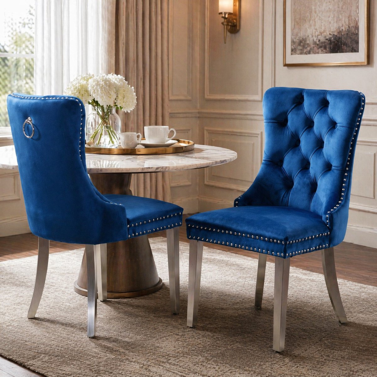 MEUNIQ Blauwe eetkamerstoel set van 2 met hoge rugleuning, gecapitonneerde zitting, nagelkopafwerking, fluweel en houten poten met RVS-look voor eetkamer of woonkamer
