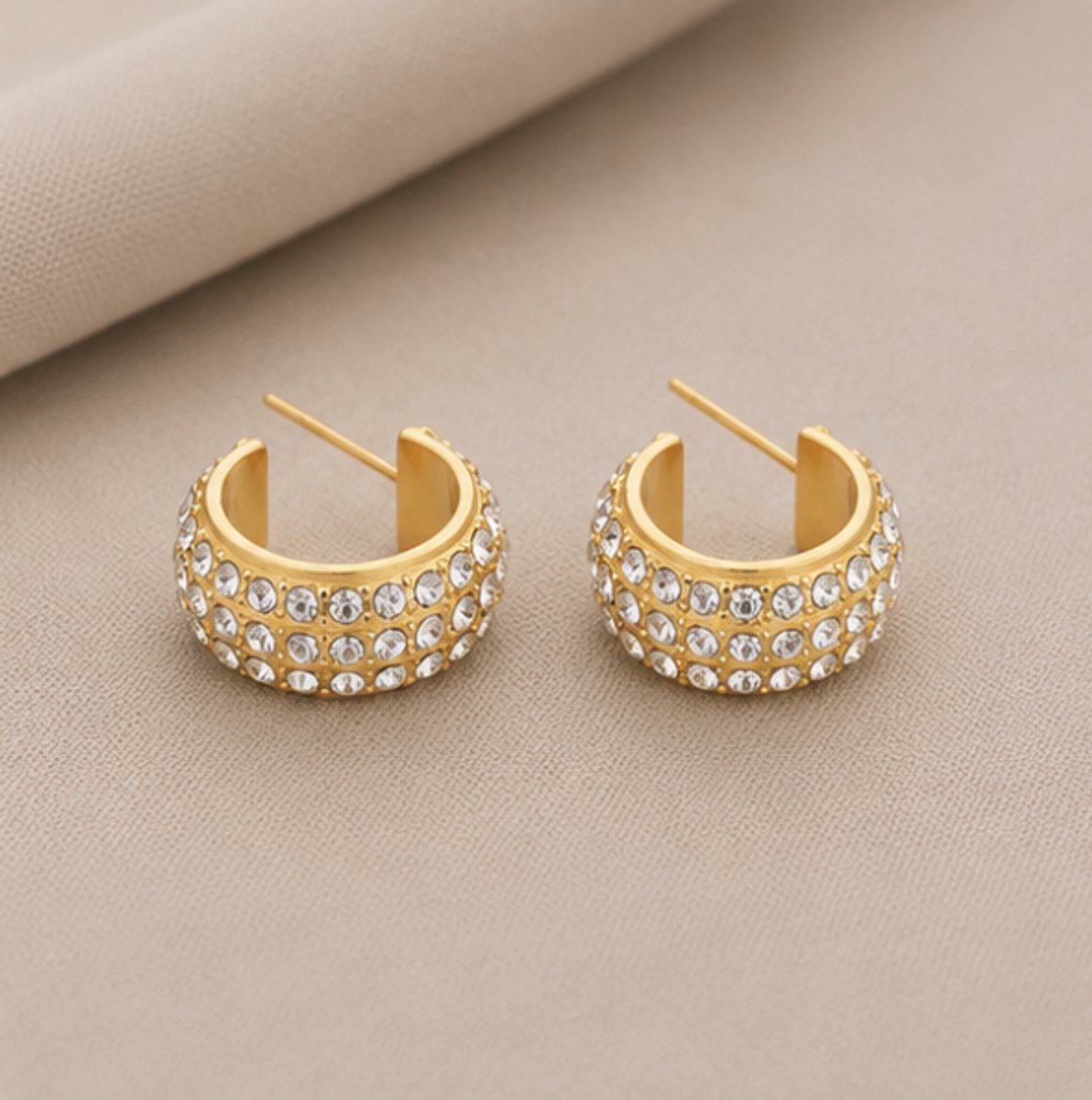 Rivello – Oorbellen Dames Goud Chunky Hoepel Zirkonia – Verguld Roestvrij Staal – Nikkelvrij – Cadeau Voor Haar
