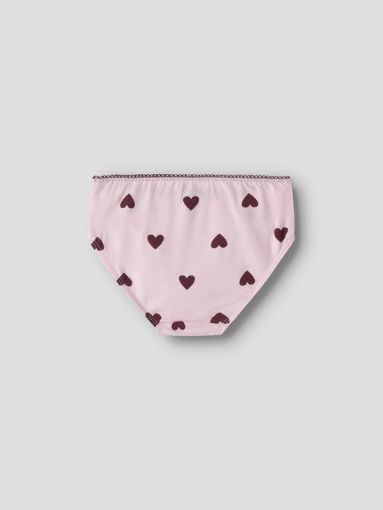 Lichtroze katoenen slip met een all-over hartjesprint in bordeauxrood. EU 92.