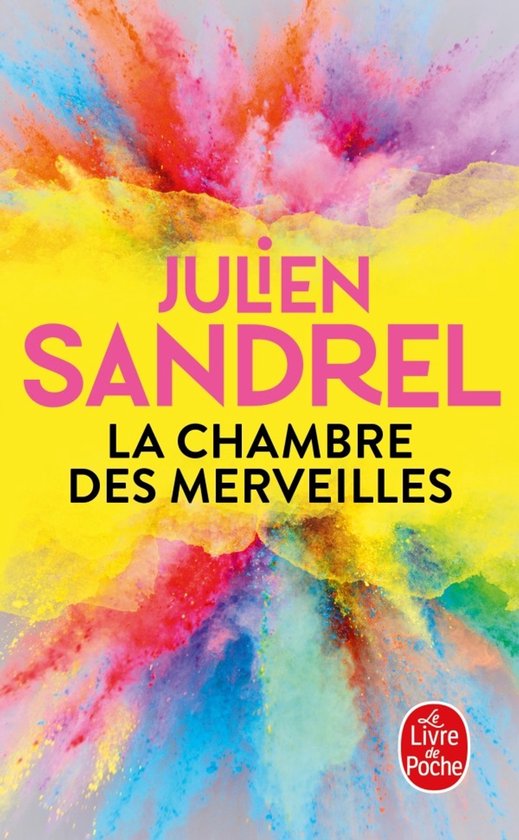 Boekomslag met de titel "La Chambre des merveilles" door Julien Sandrel, tegen een explosie van gele, rode, roze en blauwe verf.