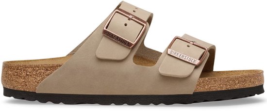 Lichtbruine Birkenstock Arizona slipper met twee gespen en kurken zool.