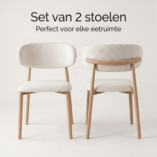 Twee beige eetkamerstoelen met stoffen zitting en rugleuning, en houten frame.