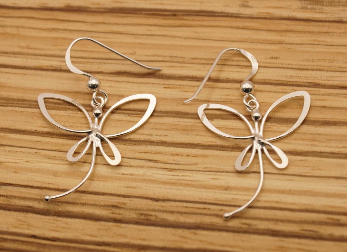 Zilveren oorhangers vlinder - kleine oorbellen van een sierlijke vlinders - opengewerkte vlinders oorbellen gemaakt van 925 zilver - grote oorhangers butterfly van sterling zilveren - zilveren oorknopjes van schattige dieren