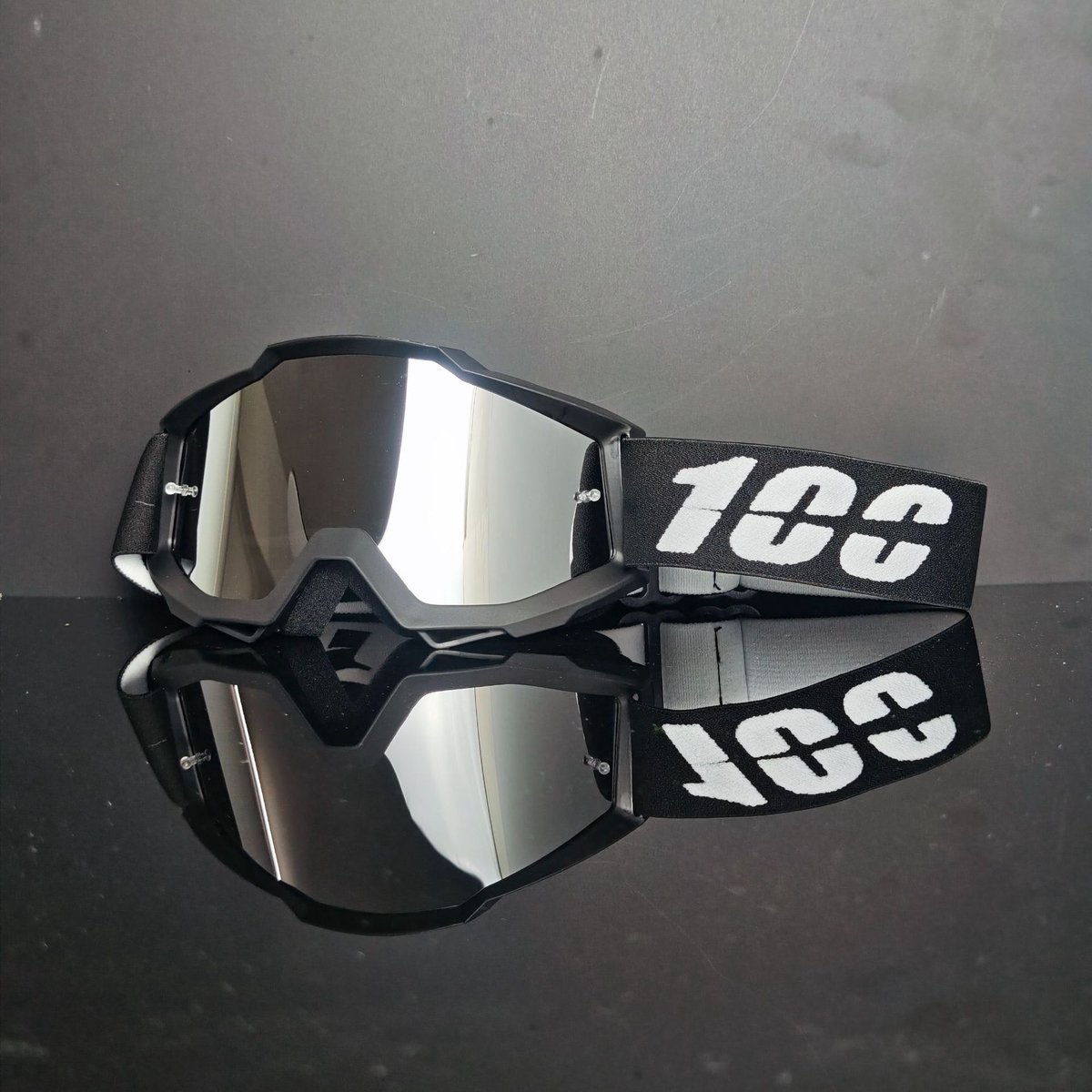 Motorbrillen - Winddichte motorbrillen - Skibrillen - Motorveiligheidsbrillen - Motocrossbrillen - Outdoorbrillen - Buitenbrillen - Open helmen - Zwart-witte zilveren lenzen