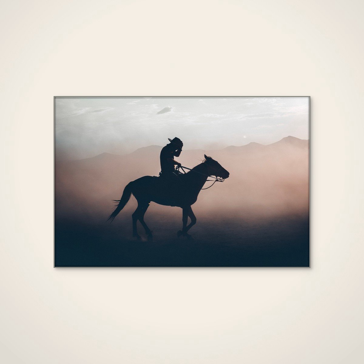 Akoestisch schilderij - 90 x 60 cm - Cowboy Sunset Ride van M. Emre Erol - Abstracte wanddecoratie - zilver textielframe