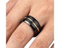 Roos goud ring heren trouwring brede bandring zwart geborsteld design met roségoudkleurige groef modern minimalistisch ontwerp maat 10
