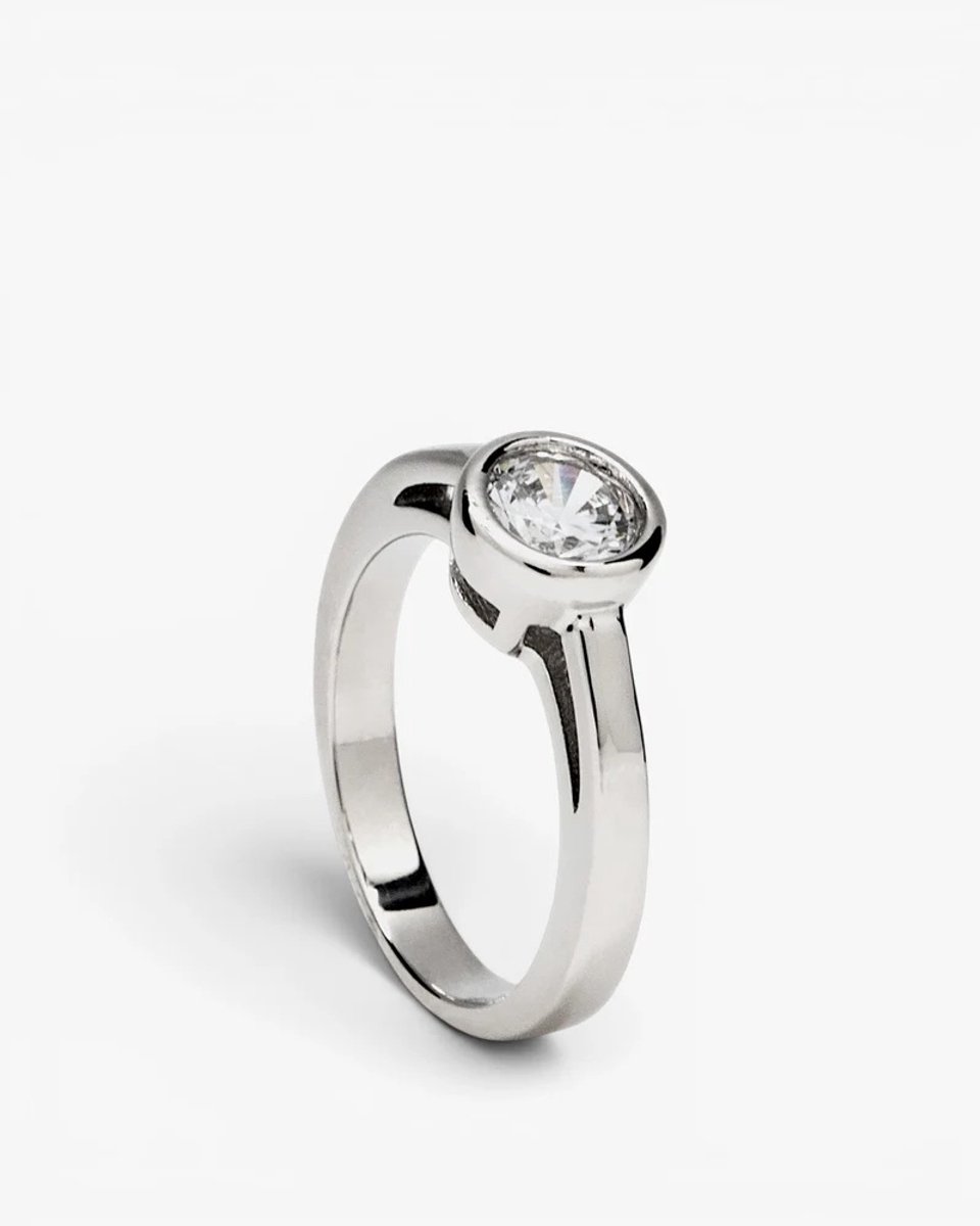 Lineargent solitaire ring circle design with thick outline Maat 58