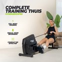 Vrouw traint op zwarte VirtuFit ROW100 roeitrainer. Volledige lichaamstraining, ideaal voor beginners.