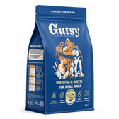 Blauwe zak Gutsy hondenvoer 'White Fish & Insects for Small Adult' met illustraties van honden en vissen.