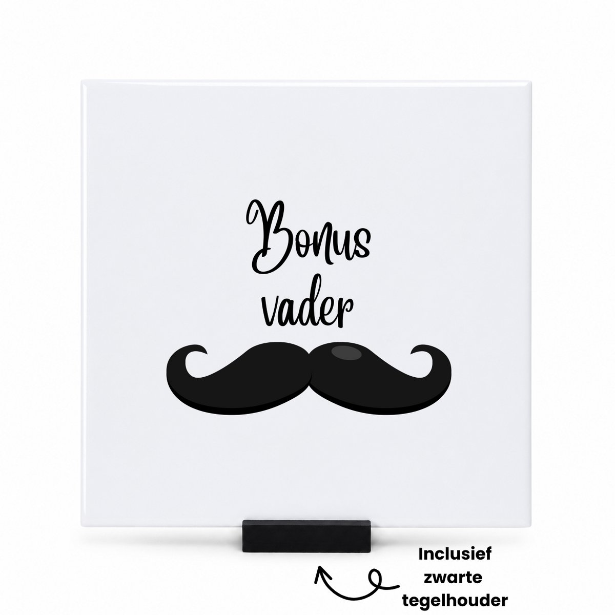 Hacebo Bonus vader met snor tegeltje met tegelhouder - Vader - Bonusvader - tegeltjes met tekst - Vaderdag cadeautje - Cadeau voor papa - Verjaardag - Geschenk - Cadeau - Gift - spreuktegels - 15x15 CM Wit