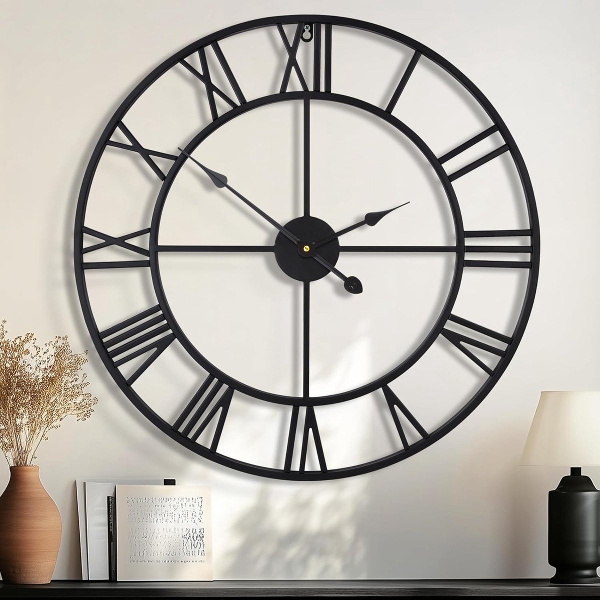 SnelShoppen - 80 cm Grote Wandklok - 30 Inch Oversized Moderne Ronde Zwarte Metalen Stille Klok met Romeinse Cijfers - Batterijbediend voor Woonkamer,