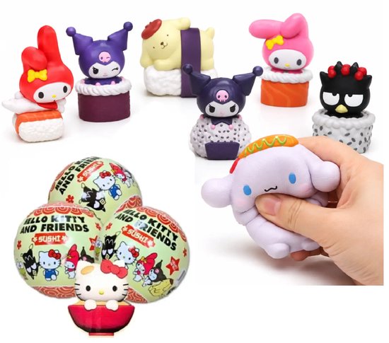 Set van zeven Sanrio-figuren in sushi-stijl, waaronder Hello Kitty, My Melody, Kuromi en Cinnamoroll. Drie blind box-ballen met Hello Kitty en Friends Sushi-print.