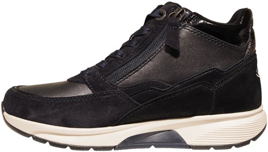 Donkerblauwe Gabor Rollingsoft veterboot met lakleren details, van de zijkant gezien.