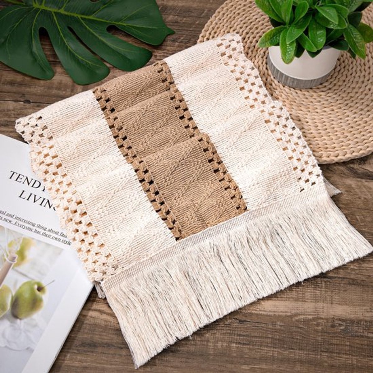Tafelloper Vintage - Beige/Taupe - Macramé met Kwastjes - Boho Decoratie - 30 x 126 cm - Duurzaam Katoen/Linnen - Tafelkleed