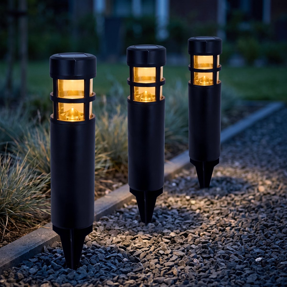 Cheqo® Solar Sokkellamp Set van 3 - Tuinlamp op Zonne-energie - Sokkelverlichting - Tuinbolderlamp - Solar Lampen Buiten - Borderverlichting met Grondspies - Amber Sfeerlicht - Verlichting zonder Stroom - Buitenverlichting - Solar Tuinlampjes
