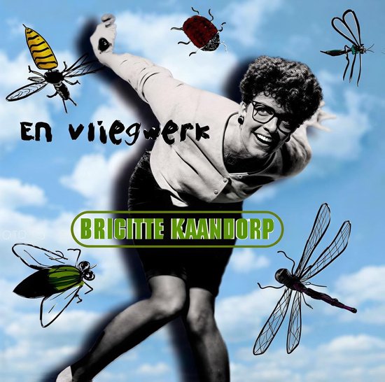Brigitte Kaandorp in "En Vliegwerk" omringd door insecten, met tekst "BRIGITTE KAANDORP" en "EN VLIEGWERK".