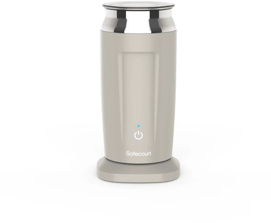 Beige elektrische melkopschuimer met Safecourt logo en blauw lampje.