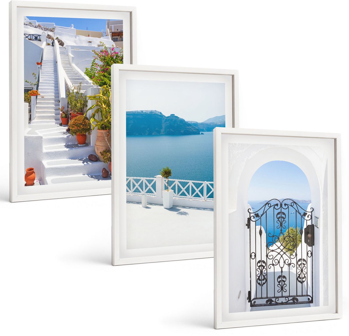 Wallfluent 3-Delige Schilderij Set - Witte Trap Met Planten, Uitzicht Op Zee En Poort - 40 x 60 - Muurdecoratie - Wanddecoratie - Hal