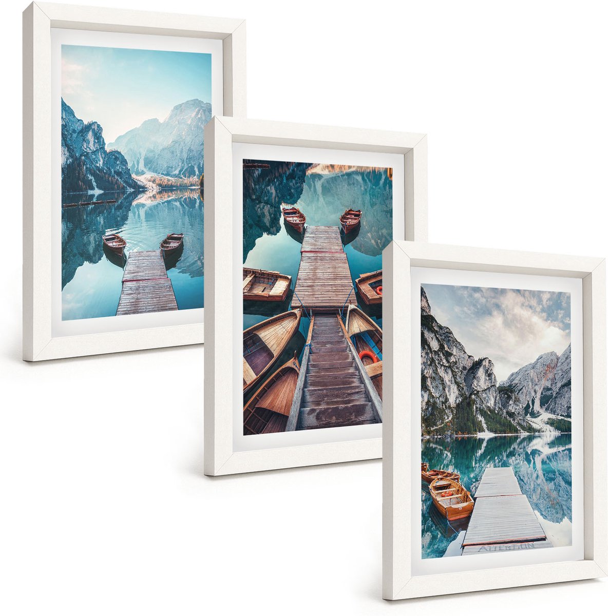 Wallfluent 3-Delige Schilderij Set - Een Rustig Meer Met Houten Steigers En Boten. - 20 x 30 - Wanddecoratie - Schilderijen Set - Interieur - Stijlvolle Muurdecoratie