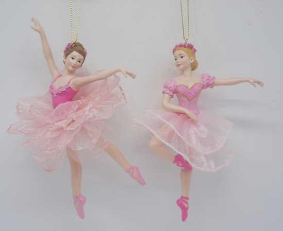 Twee hangende kerstversieringen van ballerina's in roze tutu's met gouden ophangkoordjes.