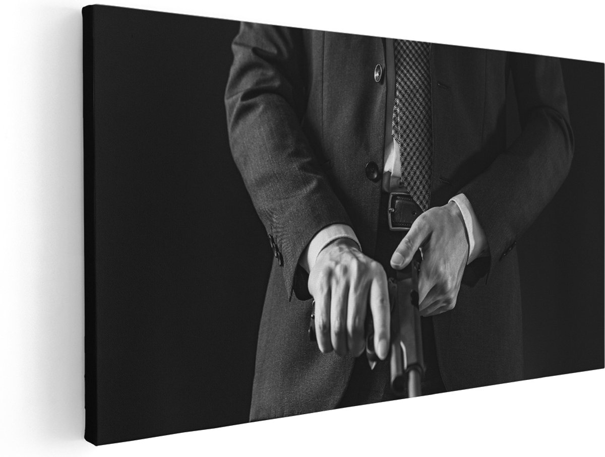 Artaza Canvas Schilderij Man in Pak met een Pistool - Zwart Wit - 160x80 cm - Groot - Wanddecoratie Woonkamer - Schilderijen - Muurdecoratie