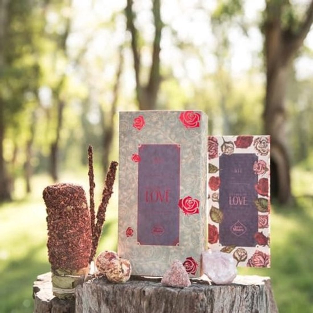 Set bloemblaadjes van liefde en accessoires voor een spirituele ervaring
