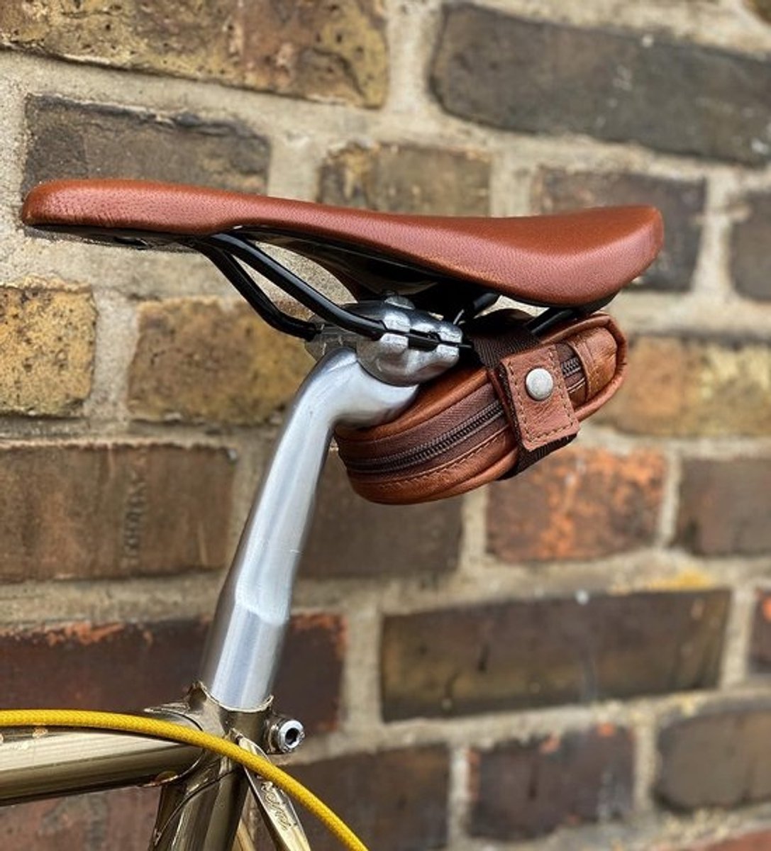 Leren zadeltas voor fietsstang - Bradley W. fiets accessoires - fiets reparatieset gereedschap - bruin