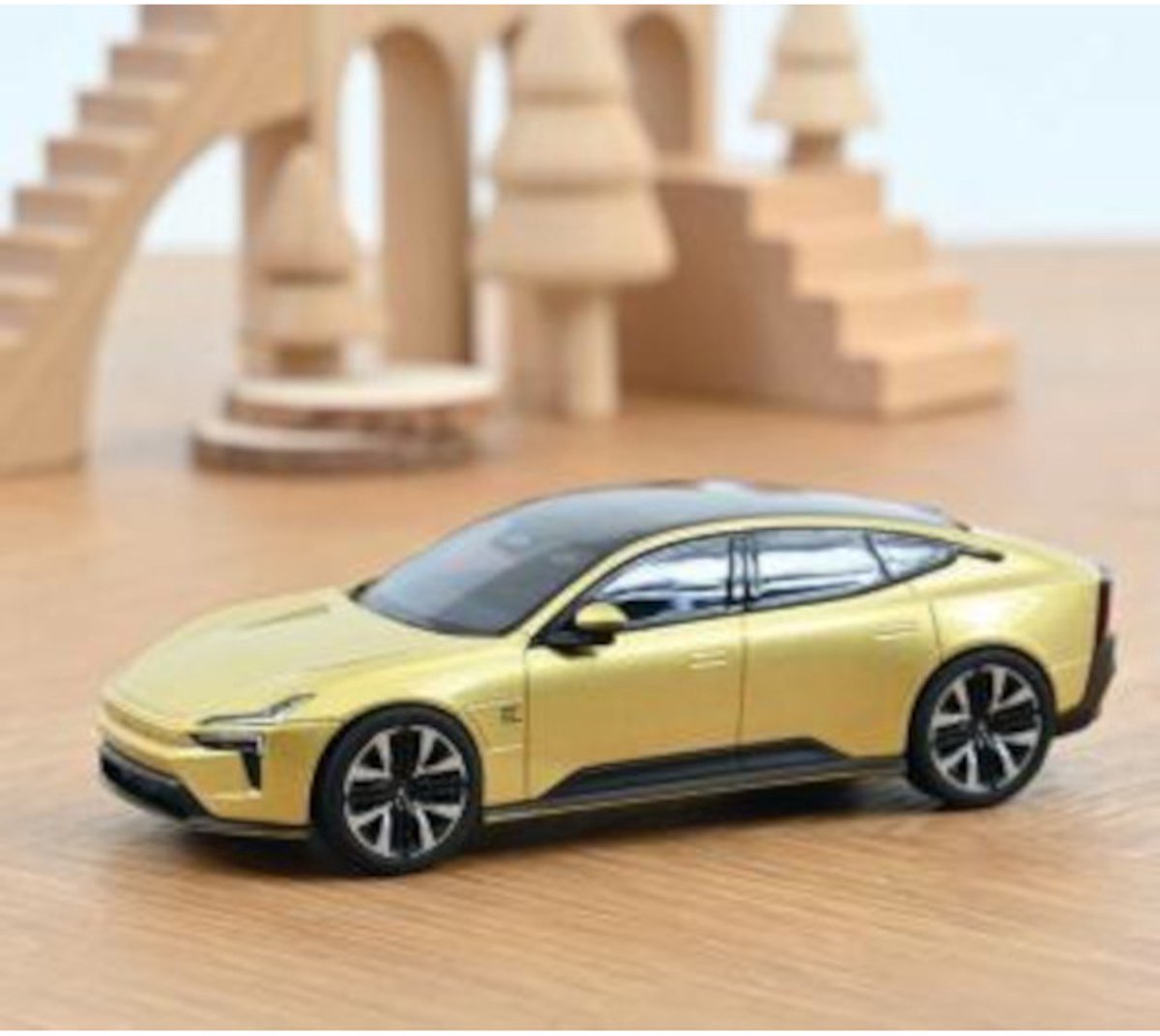 Volvo Polestar 5 2025 Goud Modelauto 1/43 Norev