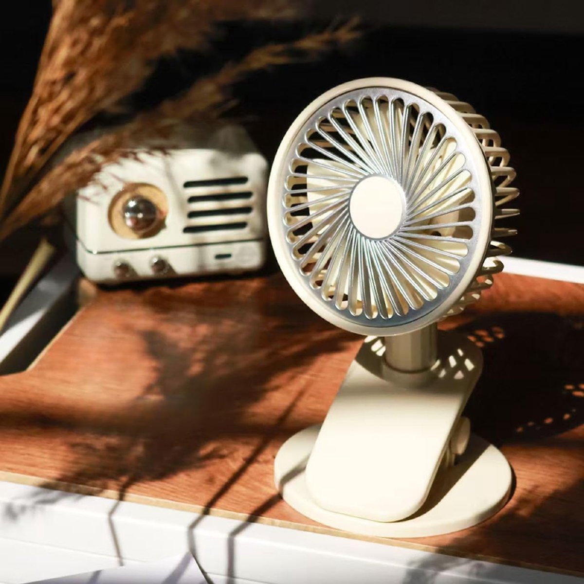 SnelShoppen - Oplaadbare Mini Ventilator met LED-Licht - 3 Modi - Clip-on, Bureau en Handheld Ventilator - Ideaal voor Camping, Tuin en Thuisgebruik