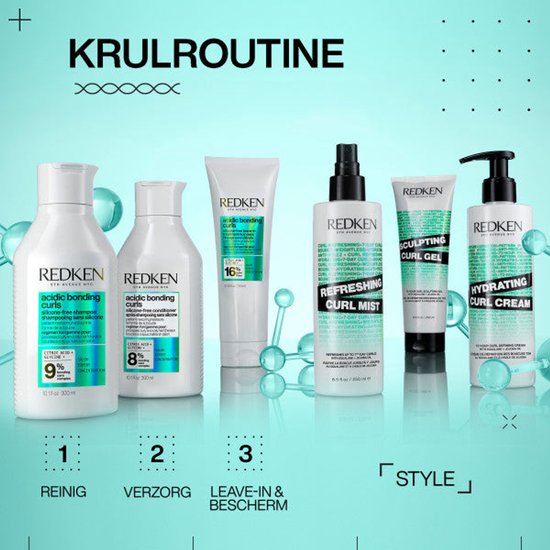 Routine Redken pour boucles: deux shampoings, un soin, une brume, un gel sculptant et une crème hydratante.