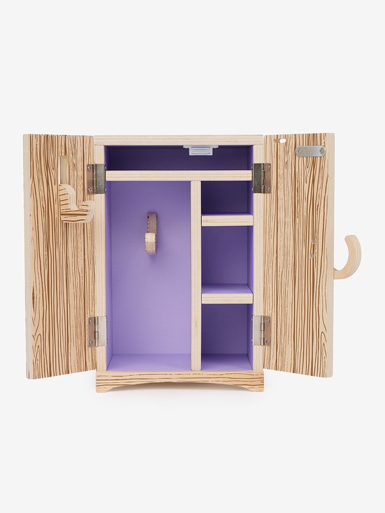 Open houten speelgoedzadelkast met paarse binnenkant, compartimenten en hoekhanger.