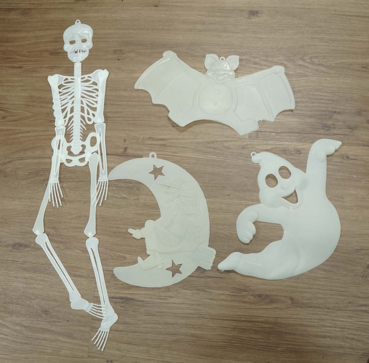 Halloween licht gevende decoratie - geraamtelicht gevend - spook licht gevend - vleermuis licht gevend - heks op maan licht gevend - leuke decoratie voor in bos of in huis - horror decoratie die licht geven - decoratie voor spooktocht