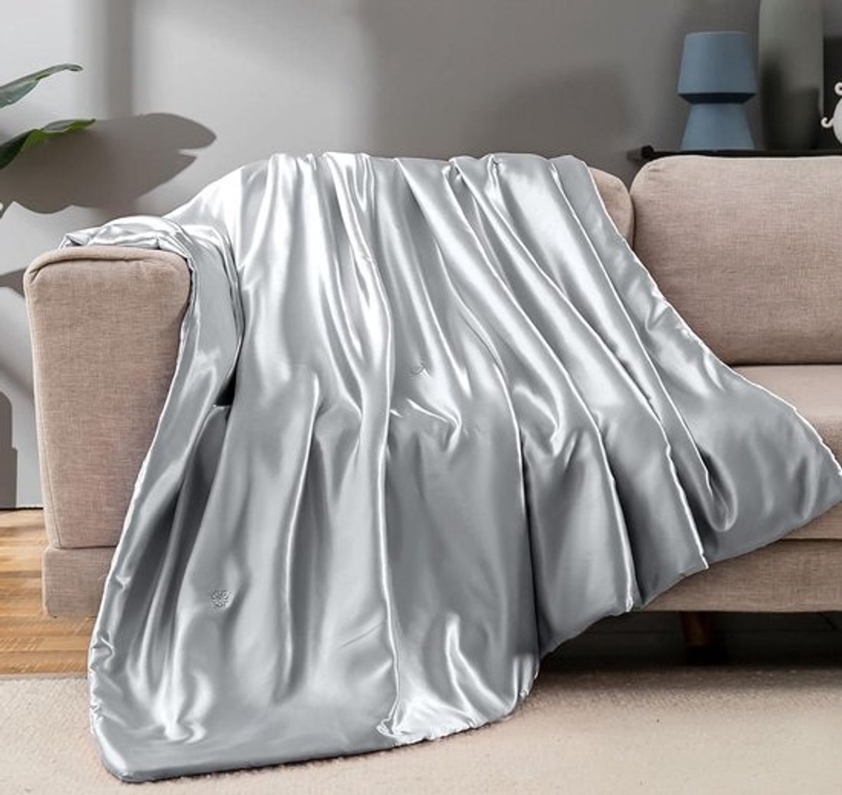 Satijnen Gebreide Deken - Zijdezachte Plaid - Bank en Bed - Kreukvrij en Ademend - 127 x 152 cm - Zilvergrijs