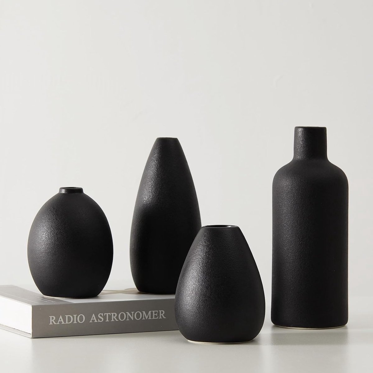 Thijox - Set van 4 Witte Keramische Vazen voor Bloemen, Unieke Moderne Bloemenvazen, Decoratieve Tafeldecoratie voor Feestjes en Thuis