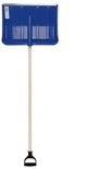 Blauwe sneeuwschep met D-handvat en metalen rand.