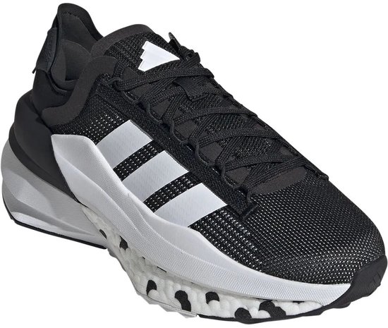 Baskets noires pour femme avec bandes blanches Adidas, semelle blanche et accents blancs.
