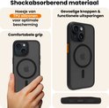 Zwarte Magsafe hoes voor iPhone 14, gemaakt van schokabsorberend TPU siliconen, comfortabele grip.