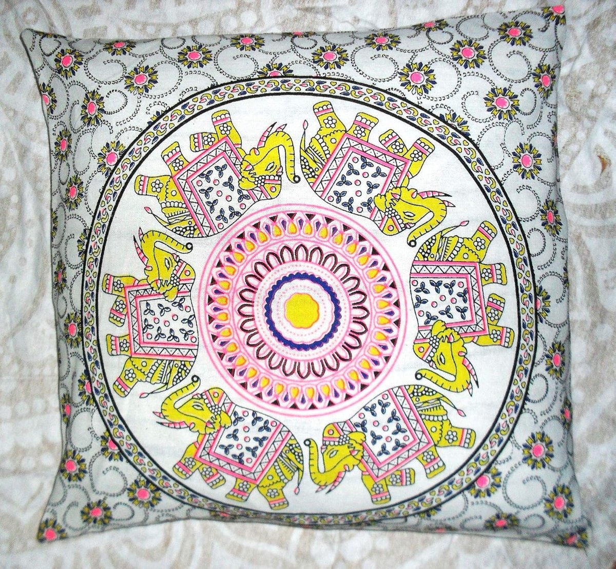 mandala-ontwerp, Indiase poef, pomponpon, buiten, meerkleurig, vierkante kussensloop, boho-kussensloop, huisdierbeddengoed, woonkamer, decoratieve kussenslopen (10) (20)